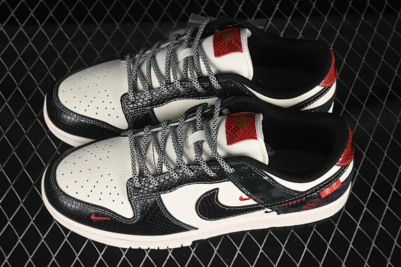 All categories Nk SB Dunk Series Nk SB Dunk Low High-end customized low-top sneakers Nike SB Dunk Low Year of the Snake series Black scales and black hooks Anniversary high-end customized low-top casual sneakers YX5066-292
